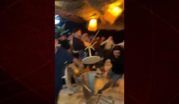  İzmir'de eğlence mekanında sandalyelerin havada u&ccedil;uştu!