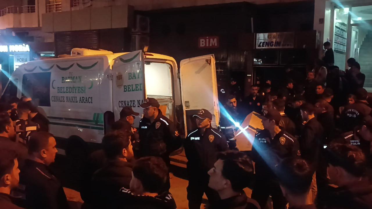 Yanan evde 2 kişinin cesedinin bulunduğu olayda cinayet şüphesi.