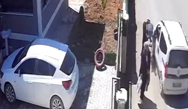 Kahramanmaraş&rsquo;ta Korkun&ccedil; Kaza Kamerada: Kadın Duvara Savruldu