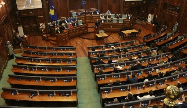 Kosova'da cumhurbaşkanını se&ccedil;ilemedi! Meclis feshedildi