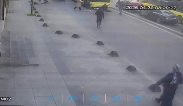 Okul yolunda dehşet: 12 yaşındaki Ecrin İETT otob&uuml;s&uuml;n&uuml;n altında kaldı