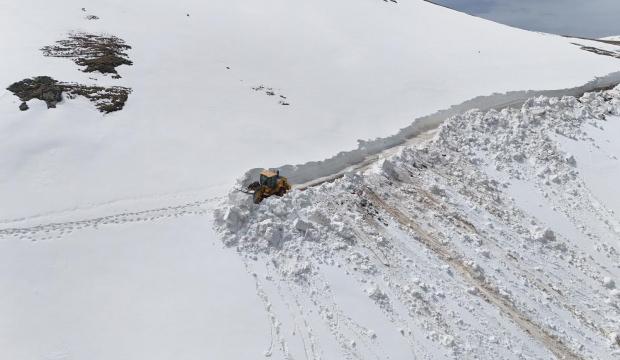 Ordu'da 4 metre kar! M&uuml;cadele s&uuml;r&uuml;yor