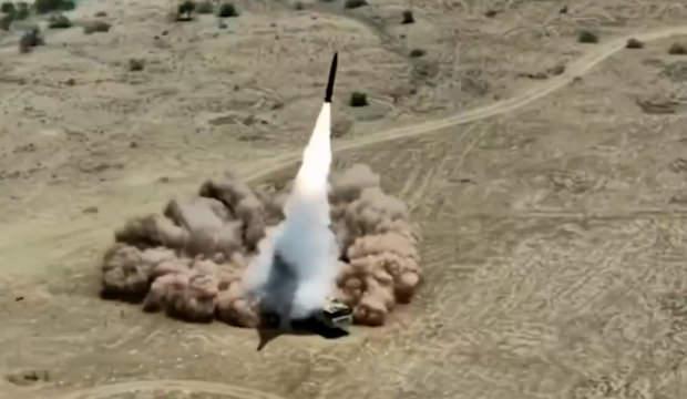 Pakistan ordusu savaşa hazırlanıyor: Hipersonik f&uuml;zesini test ettiler!