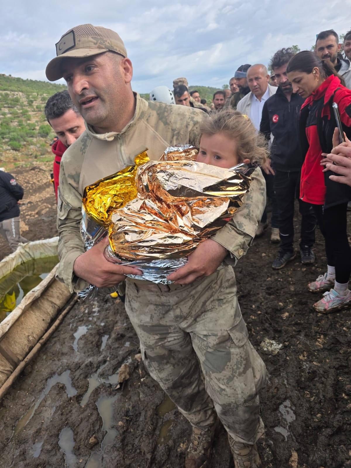 2,5 yaşındaki Melike sağ olarak bulundu.