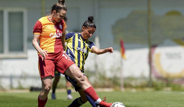 Kadınlar S&uuml;per Ligi'nde nefes kesen derbi! Galatasaray, Fenerbah&ccedil;e'yi 2 dakikada mat etti