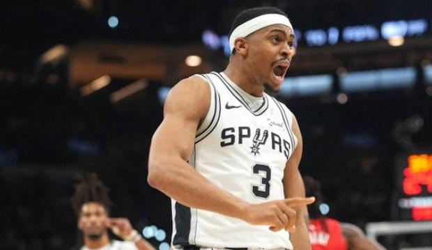 Serinin 5. ma&ccedil;ını kazanan San Antonio Spurs, Batı Konferansı yarı finaline y&uuml;kseldi