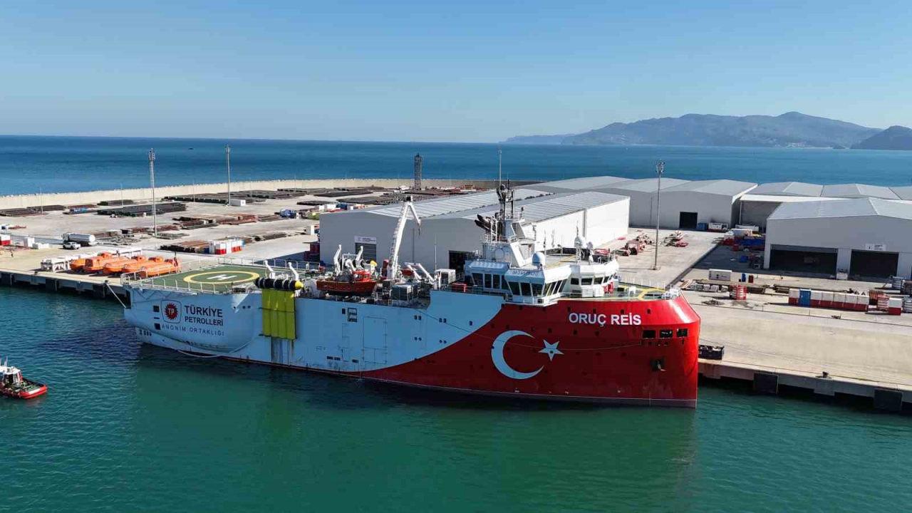 Doğalgaz ve pterol arama gemisi Oruç Reis- Somali kıyılarında