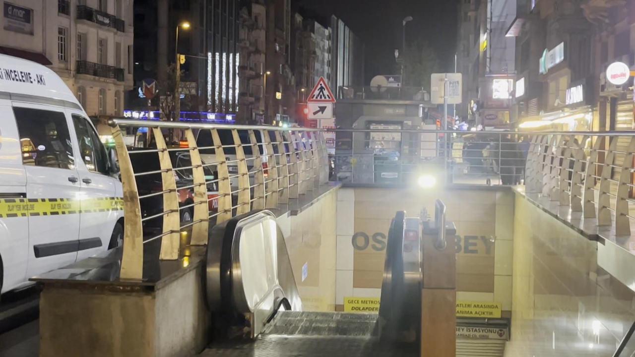 Metro istasyonunda raylara düşerek hayatını kaybetti.