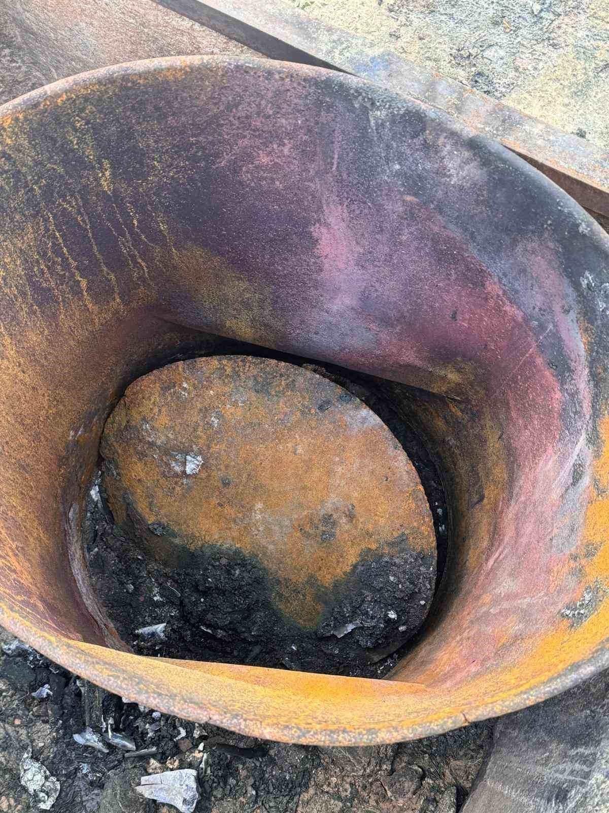  Kübra Yapıcı'nın (30) cesedinin yakıldığı bidon. 