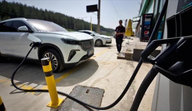 T&uuml;rkiye otomotiv pazarında 2026 bilan&ccedil;osu: Satışlar d&uuml;şt&uuml;, elektrikli ara&ccedil;lar parladı