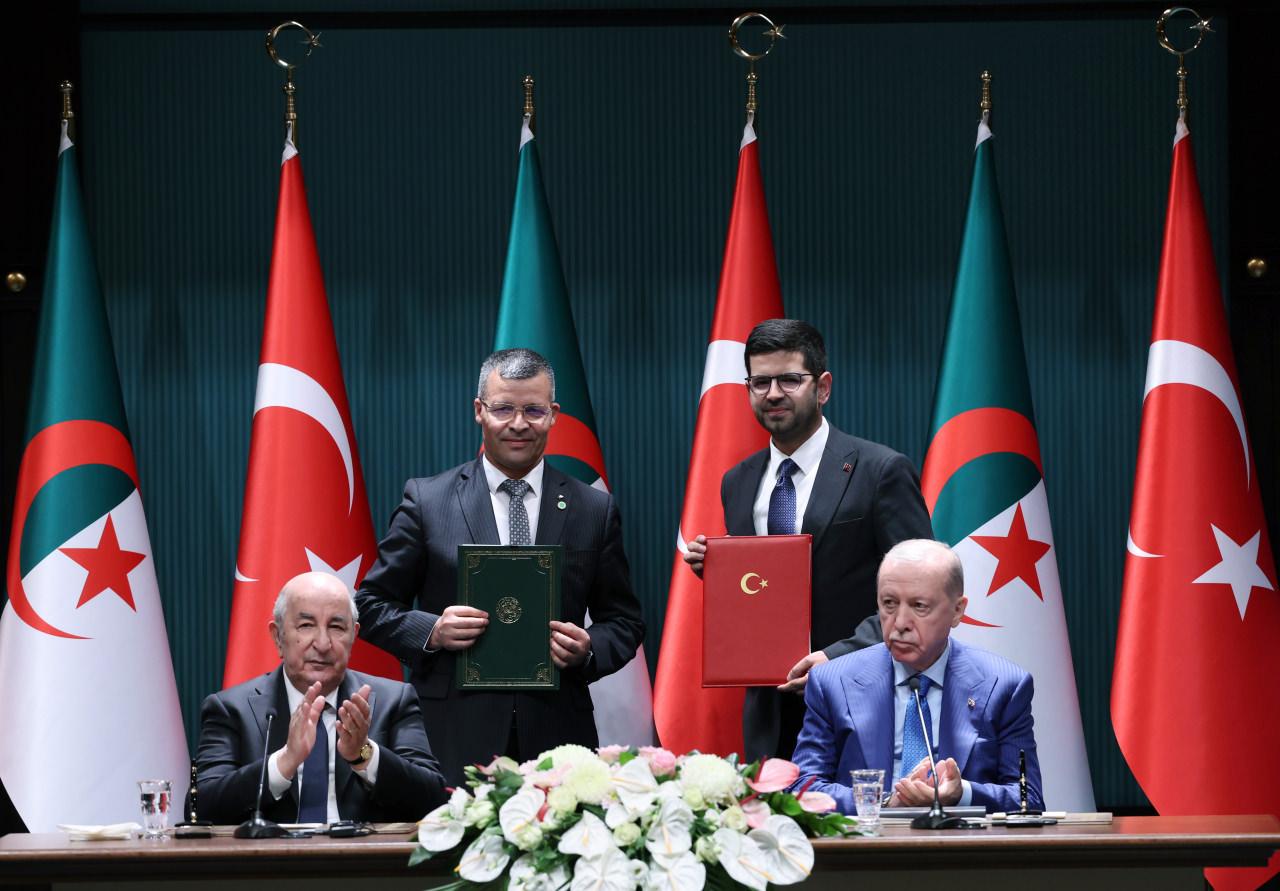 Türkiye Cumhuriyeti adına anlaşmayı Cumhurbaşkanlığı Yatırım ve Finans Ofisi Başkanı Burak Dağlıoğlu imzaladı.