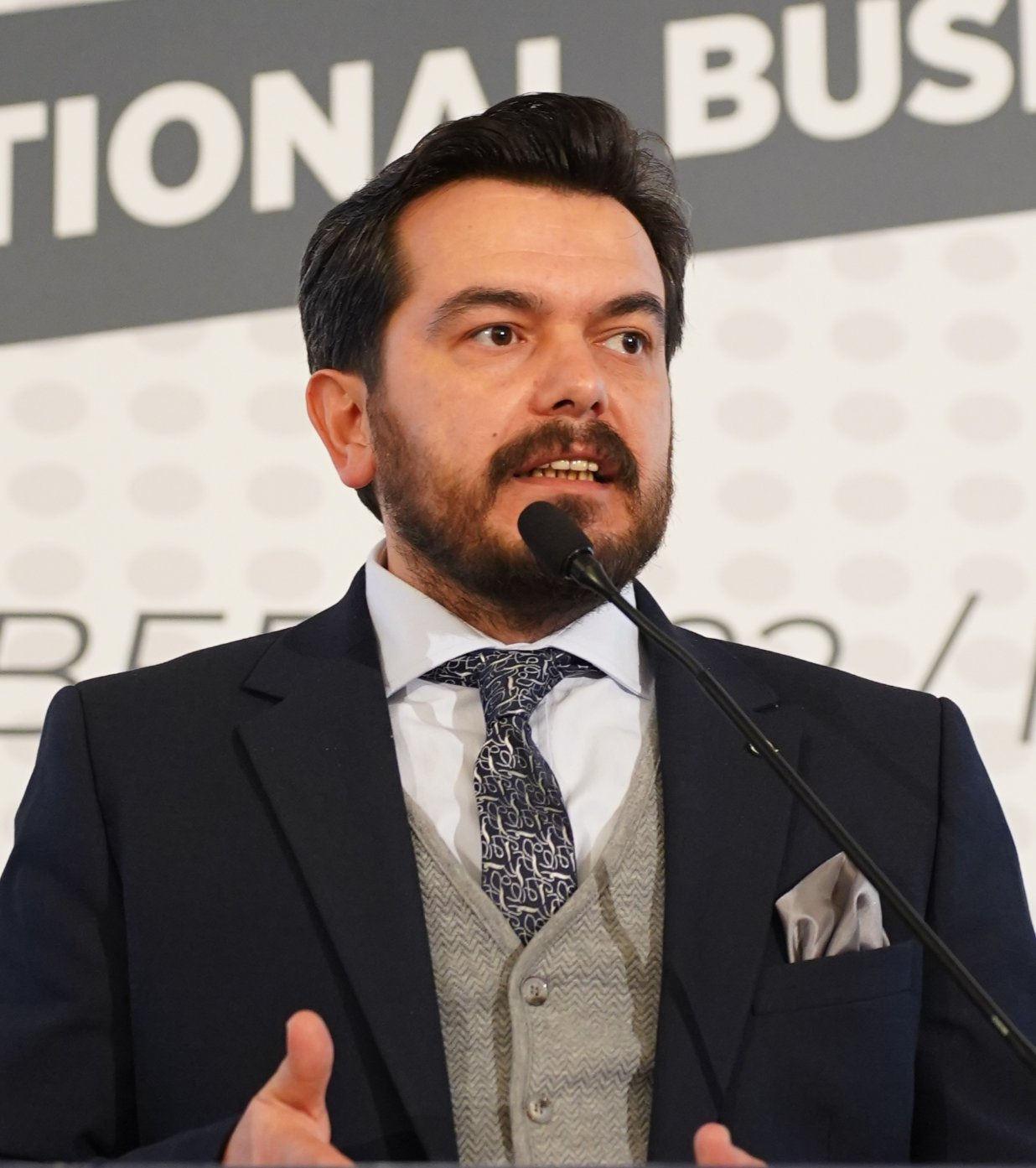Doç. Dr. Yüksel Okşak