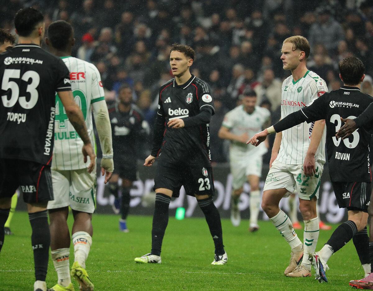 Son oynanan Beşiktaş-Konyaspor maçından bir kare