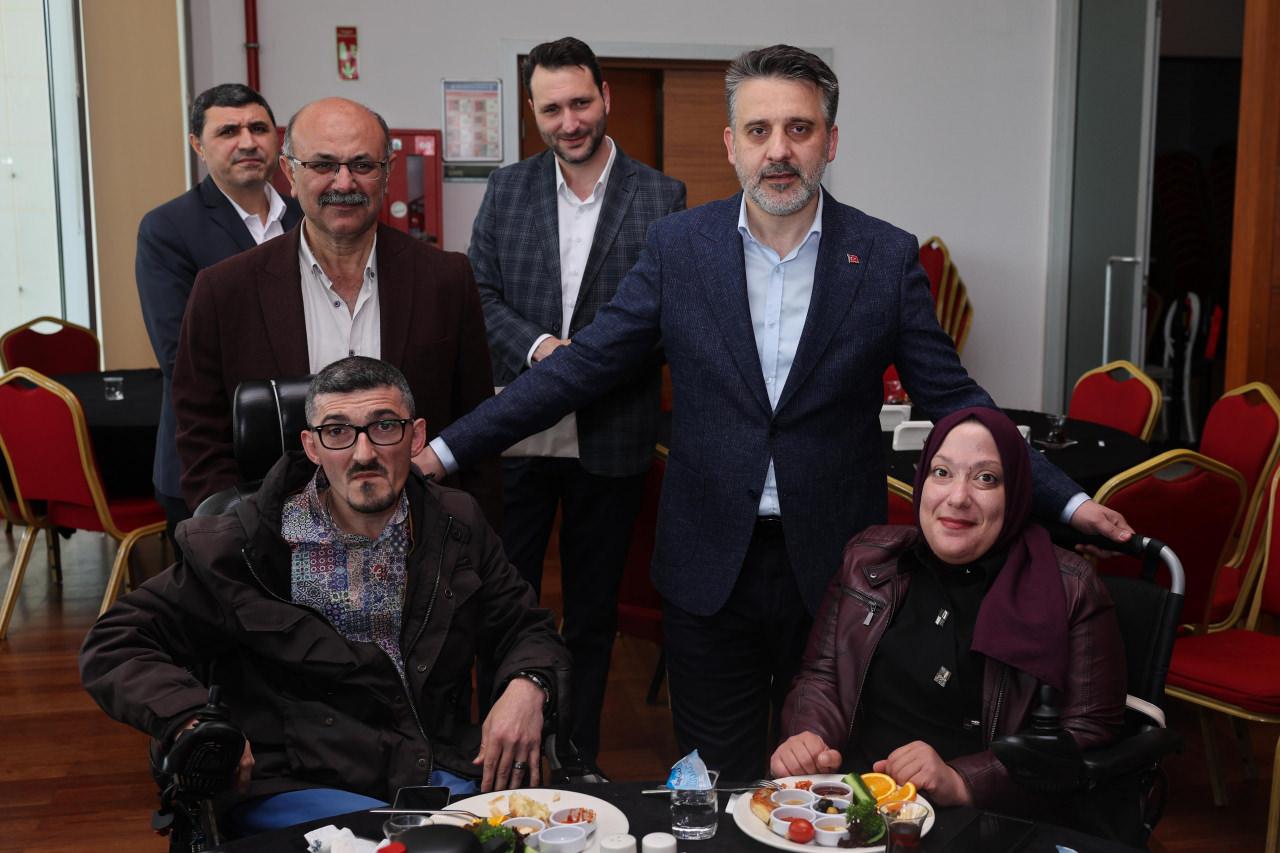  Bursa Büyükşehir Belediyesi Başkan Vekili Şahin Biba, engelli vatandaşlar ile buluştu.