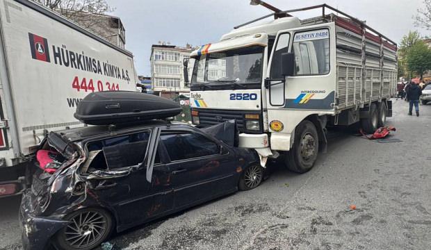 Bağcılar'da feci kaza! Freni boşalan kamyon dehşet sa&ccedil;tı