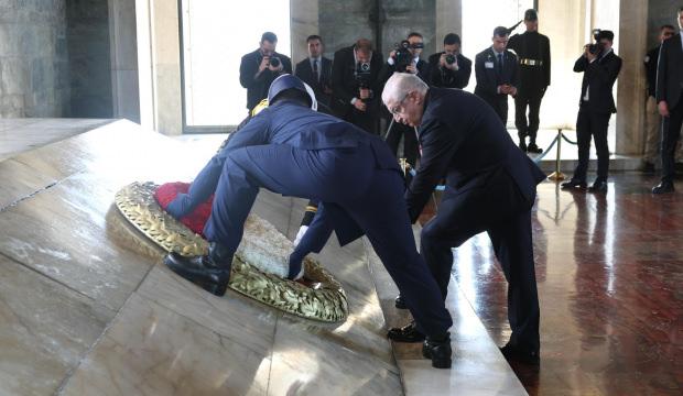 Bakan G&uuml;ler, OYAK Y&ouml;netim Kurulu &uuml;yeleri ile Anıtkabir'i ziyaret etti