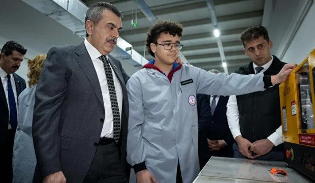 Bakan Tekin yeni modeli tanıttı! Mesleki eğitimde aranan eleman d&ouml;nemi başladı