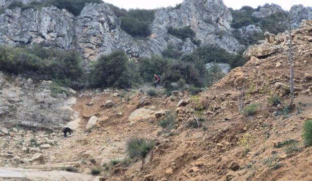 Dağlık alanda mahsur kalan 2 &ccedil;ocuk kurtarıldı