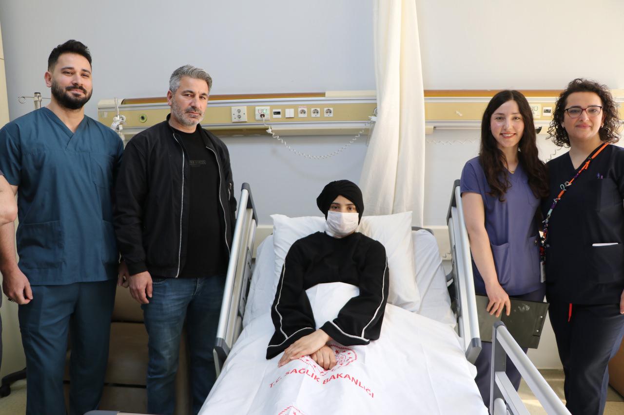 Van'da 35 haftalık hamileye eş zamanlı sezaryen ve beyin tümörü ameliyatı.