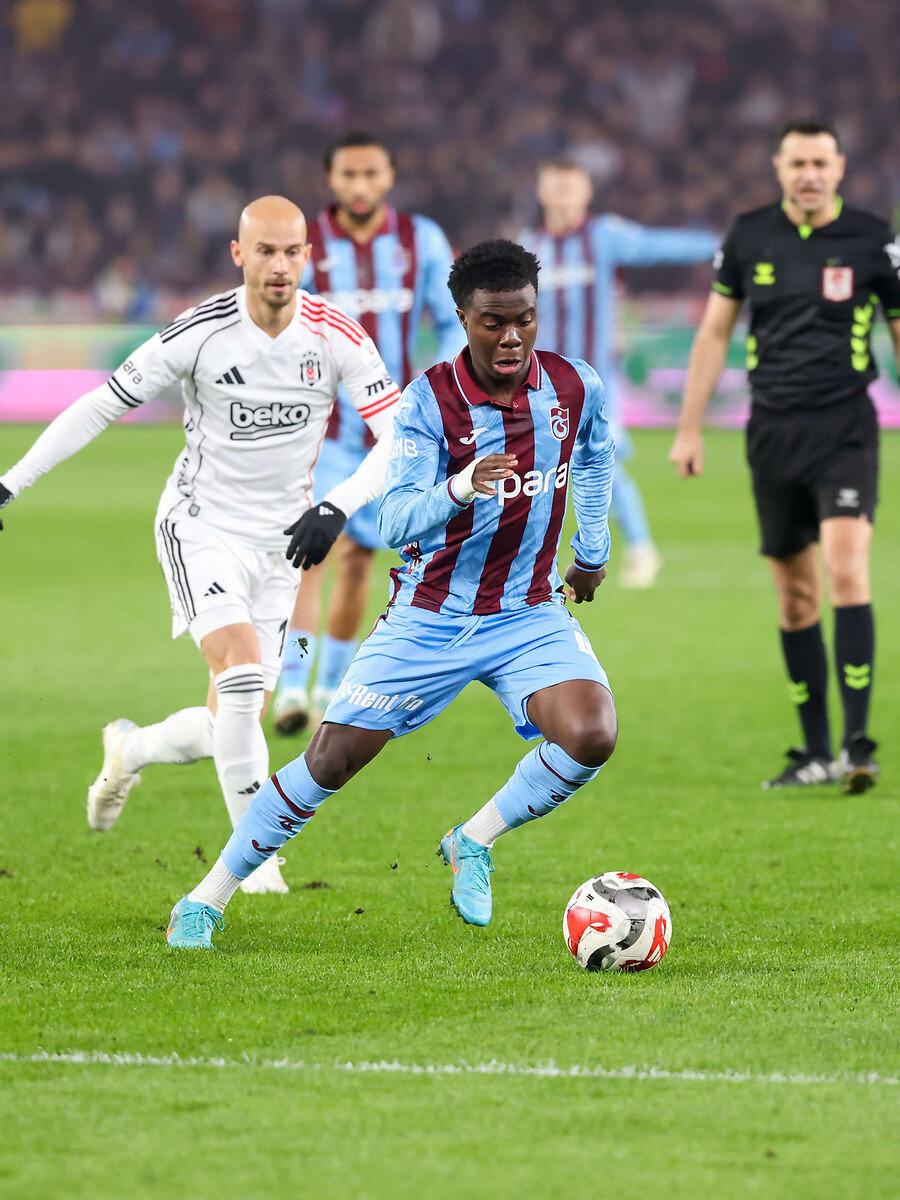 Sezonun ilk yarısında Trabzon'da oynanan Trabzonspor-Beşiktaş maçından bir kare