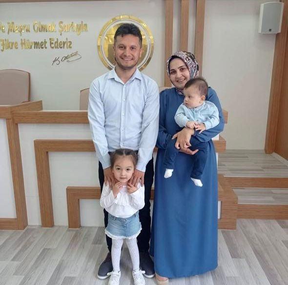 usa Tülü (38) ve eşi Ebru (33) ile çocukları Azra (8) ve Ömer Selim Tülü (5)
