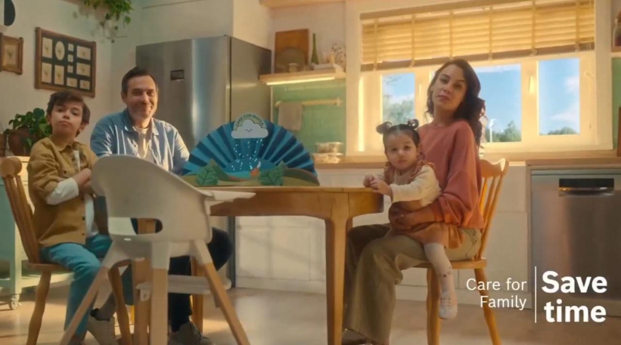 Batılı ülkelerde yayınlanan bulaşık makinesi reklam filminden bir görüntü.