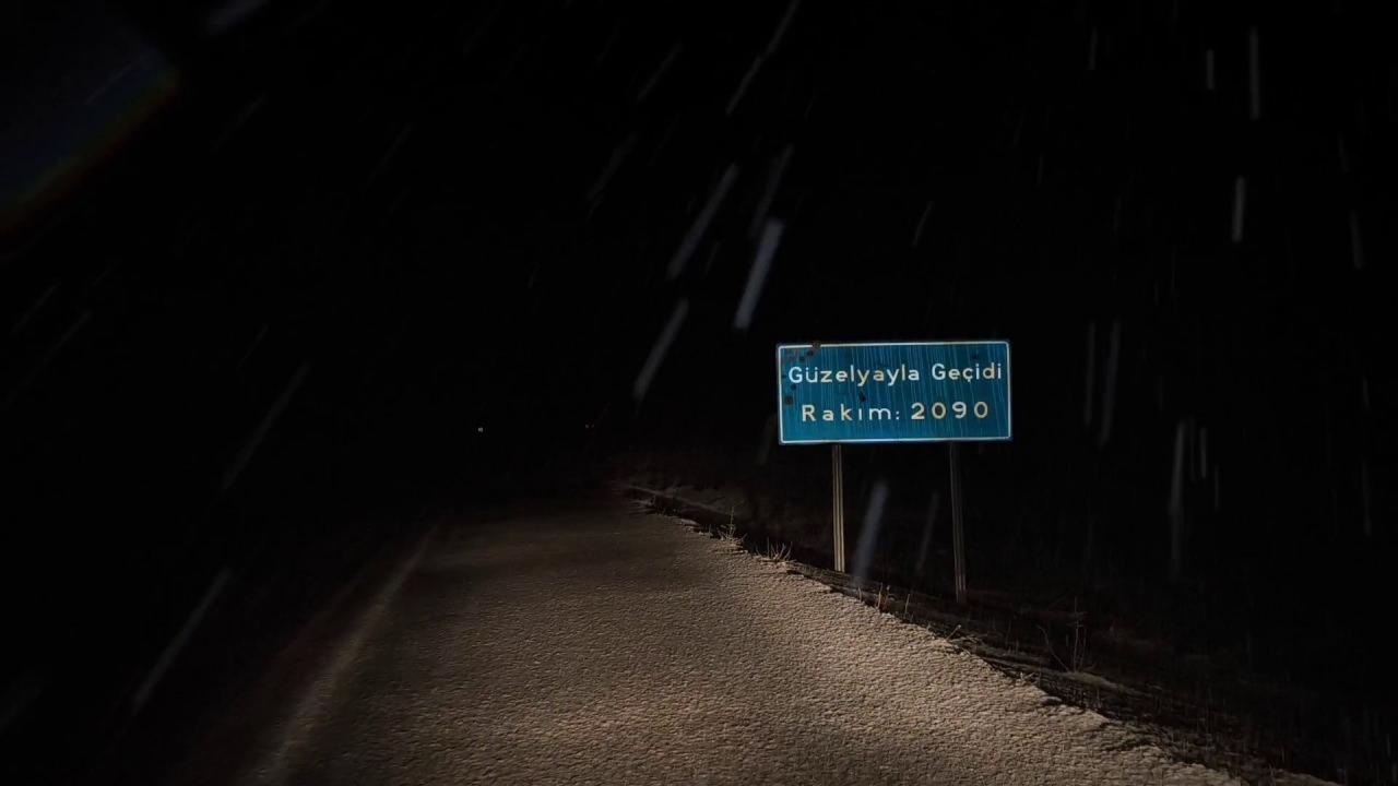 Kar yağışı gece boyu etkisini gösterdi. 