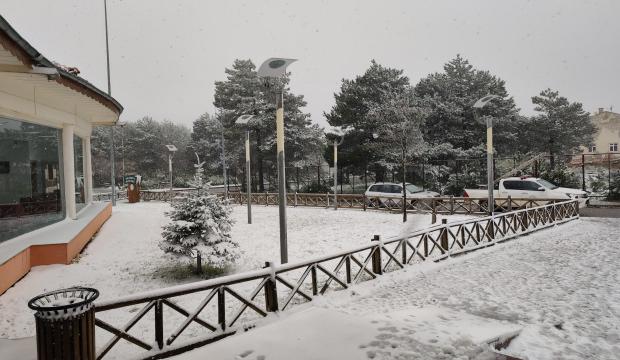 Mayıs ayında kar s&uuml;rprizi! Yurda kış geldi, yollar kapandı