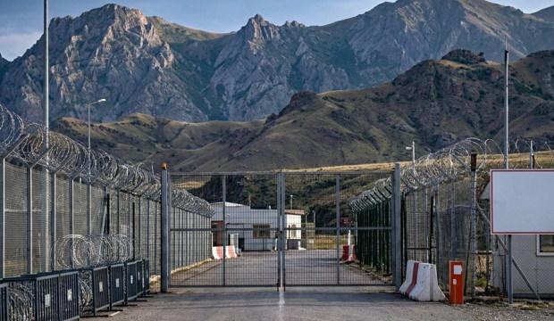 B&uuml;y&uuml;kel&ccedil;i tarihi gelişmeyi duyurdu: Ermenistan ile sınır a&ccedil;ılıyor