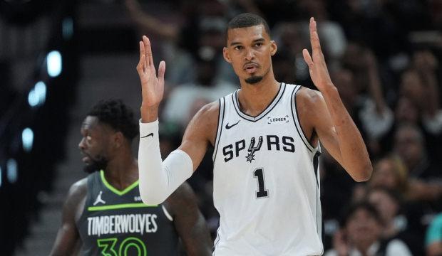 San Antonio Spurs, 38 sayı fark atarak seriyi dengeledi