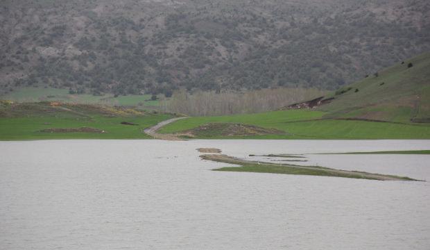 Şiddetli yağış sonrası sular atlında kaldı! 30 hane ile ulaşım kesildi!