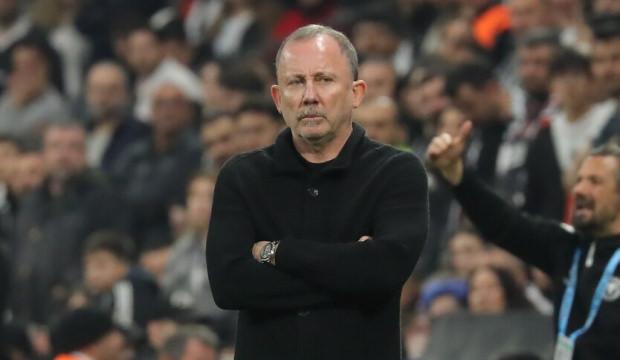 'Taraftar isterse giderim' demişti! Dolmabah&ccedil;e'de trib&uuml;nler tek ses y&uuml;kseldi