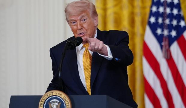 Trump bir &uuml;lkeyle daha k&ouml;pr&uuml;leri atıyor! Askerlerini &ccedil;ekecek