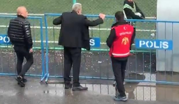 T&uuml;rk futbolu bunu da g&ouml;rd&uuml;! Y&ouml;netici sahaya indi: Futbolcular şikeyi ifşa etti