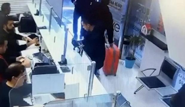 Muhittin B&ouml;cek'in oğlunun olay g&ouml;r&uuml;nt&uuml;leri! Para dolu turuncu valiz dosyaya girdi...