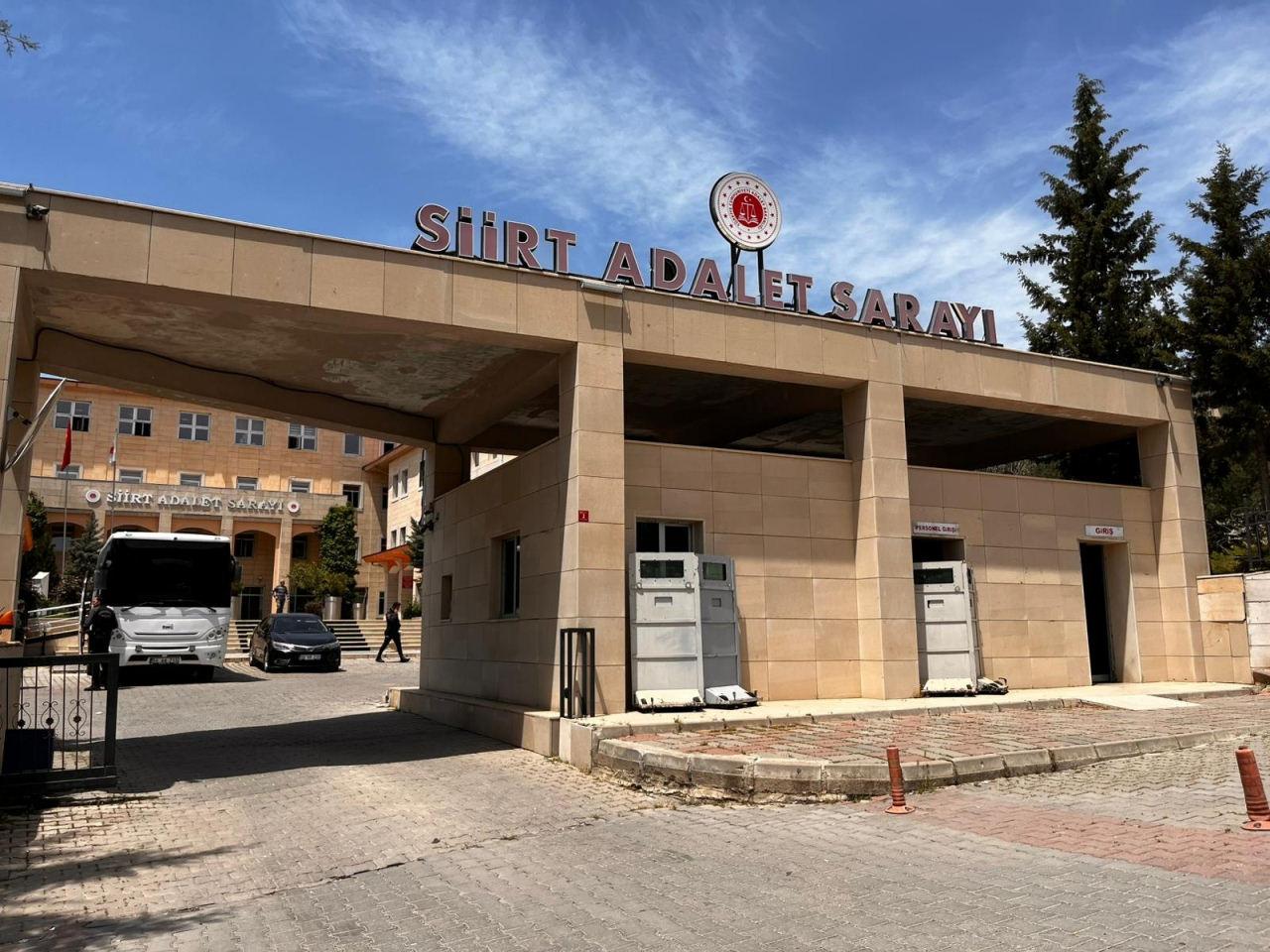 Gülhan'ı altınları için öldüren komşuya ağırlaştırılmış müebbet, eşine beraat