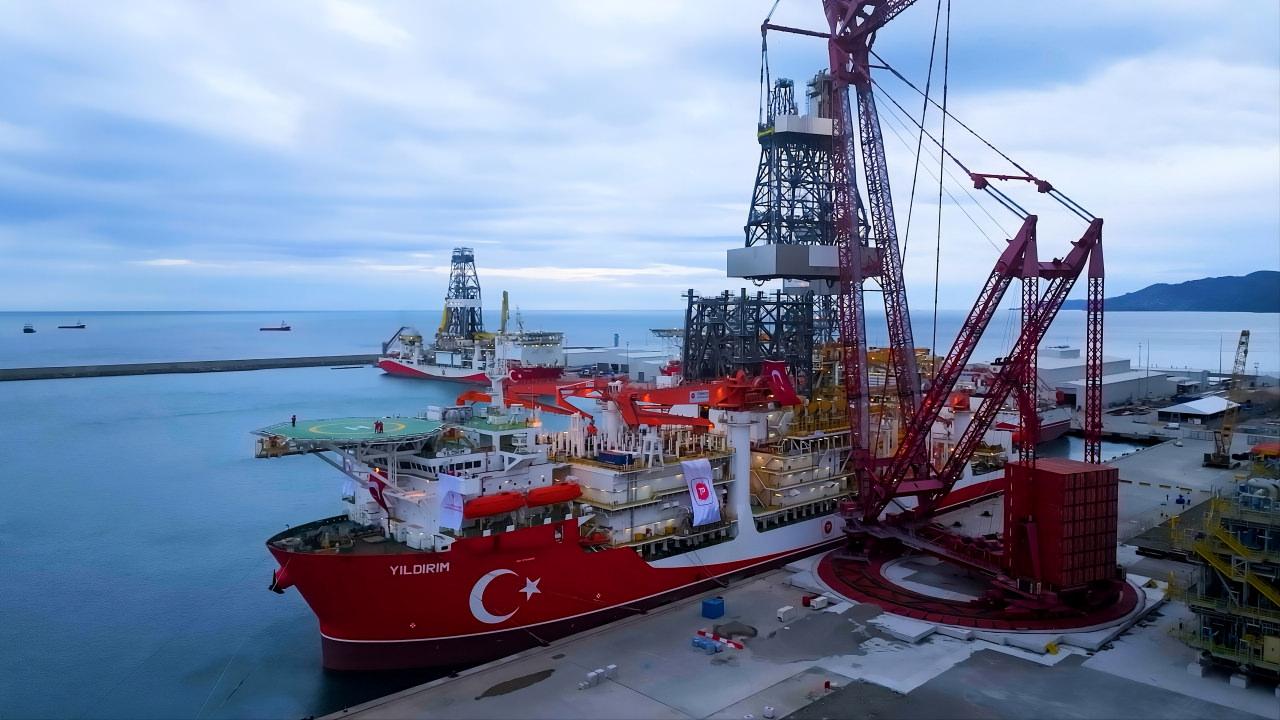 Yıldırım sondaj gemisi ilk görevi için Filyos'tan demir aldı