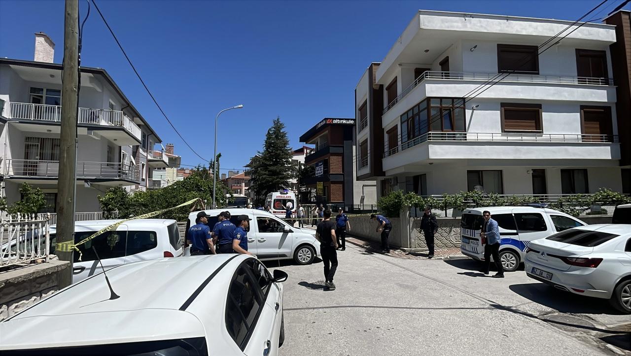 Olay yerine çok sayıda ekip sevk edildi. 