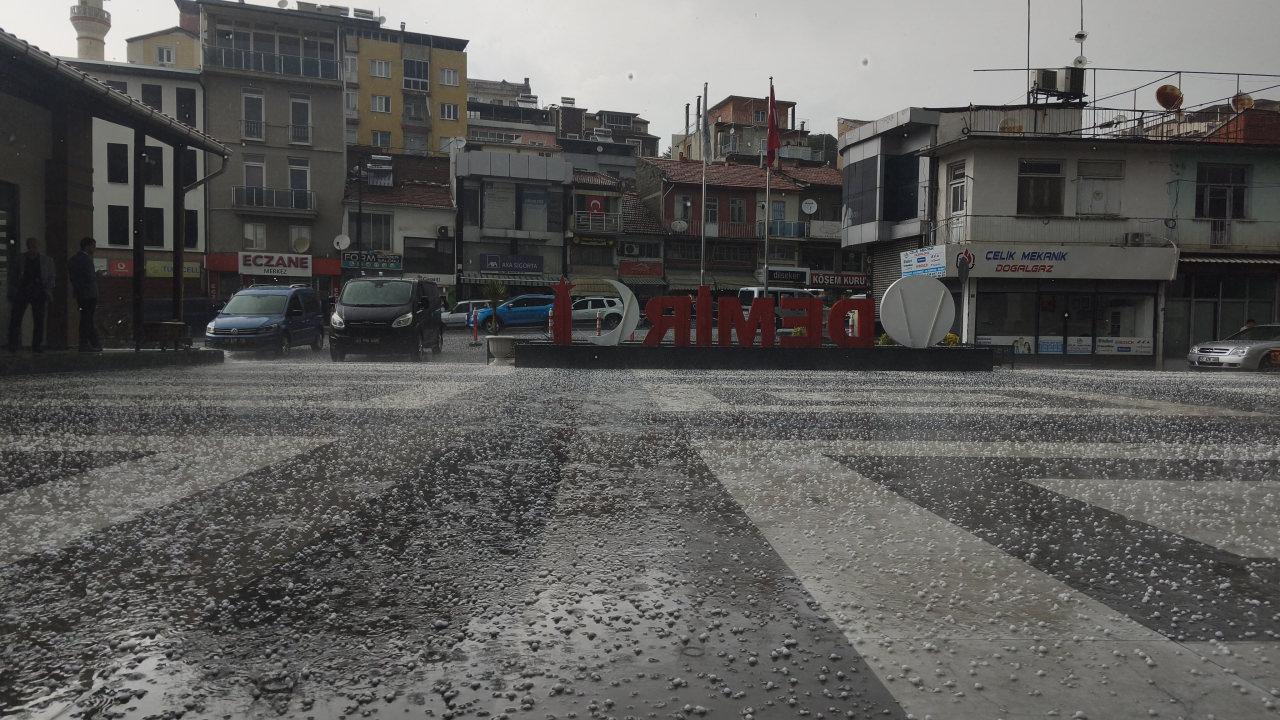 Dolu yağışı 20 dakika sürdü. 