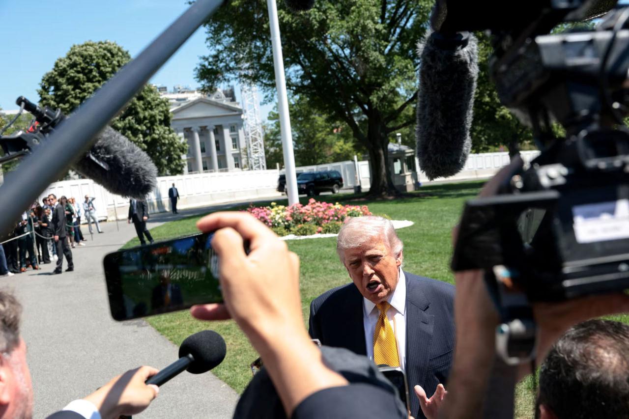 Donald Trump, Çin seyahatine çıkmadan önce Beyaz Saray'da basın mensuplarının sorularını yanıtladı.