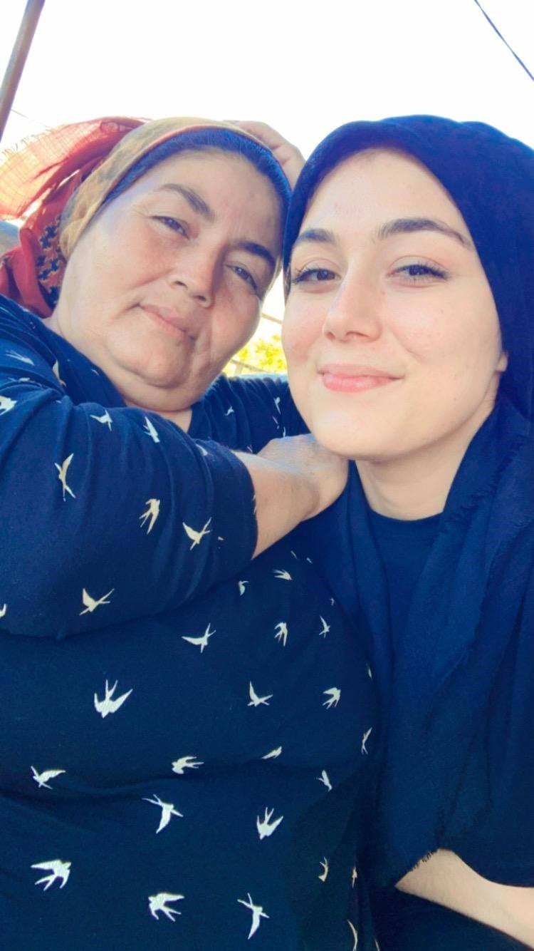 21 yaşındaki Seda Nur Uludağ ve annesi