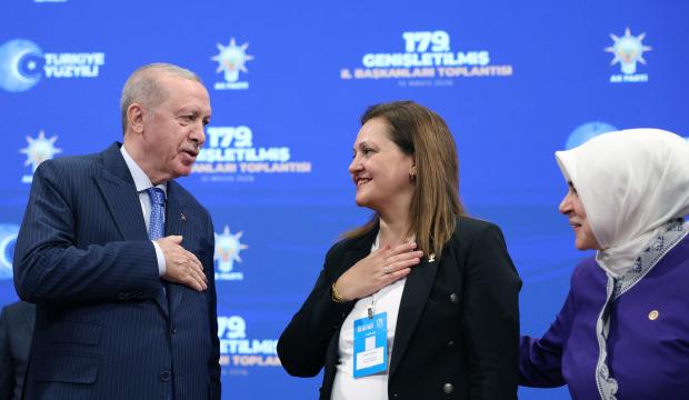 AK Parti'ye katılan Burcu K&ouml;ksal'dan ilk a&ccedil;ıklama! Değerlere saygı duyanlarla y&uuml;r&uuml;yeceğim