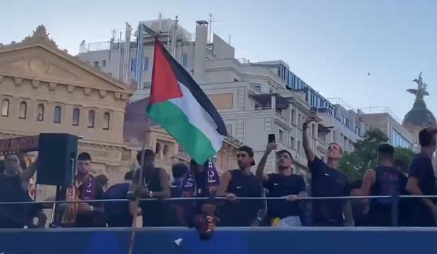 Barcelona'nın şampiyonluk kutlamalarına Yamal damgası! Filistin bayrağı a&ccedil;tı
