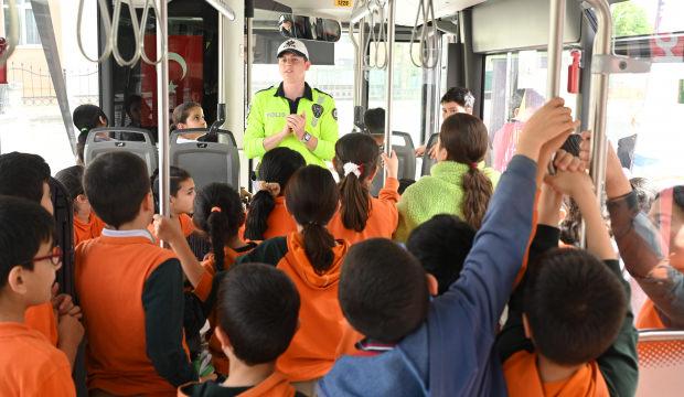 Başkan Altay: Trafikte nezaketin yaygınlaştığı bir şehir hedefiyle &ccedil;alışıyoruz!