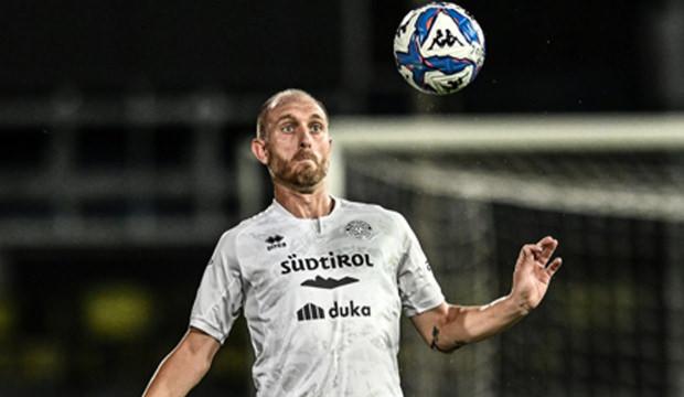 Ceza almıştı! İhanet ettiği eski takımına karşı oynamamak i&ccedil;in 40 yaşında futbolu bıraktı
