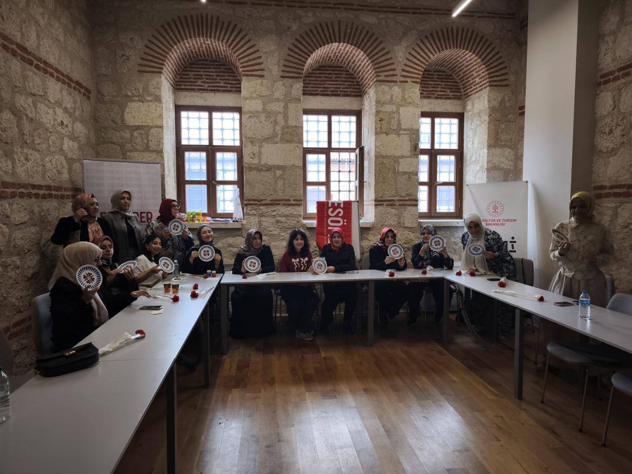 ESÖNDER'in 'Çini ve Ebru Atölyesi'ne yoğun katılım sağlandı. 