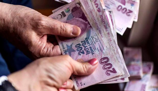 Emeklilerin ikramiye ve aylık &ouml;demeleri hesaplara aktarılıyor