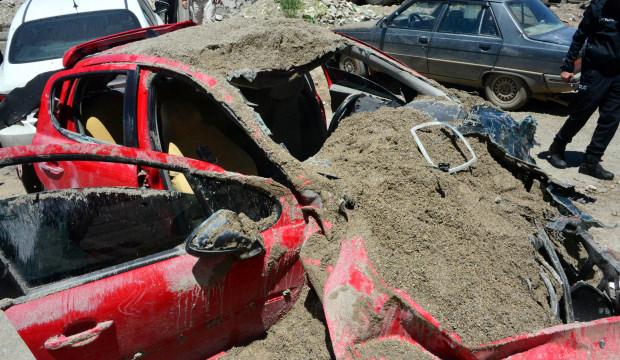 Freni boşalan kamyon, 7 araca &ccedil;arptı: 2&rsquo;si ağır 6 yaralı