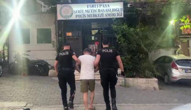 İzmir&rsquo;de 2 firari h&uuml;k&uuml;ml&uuml; yakalandı