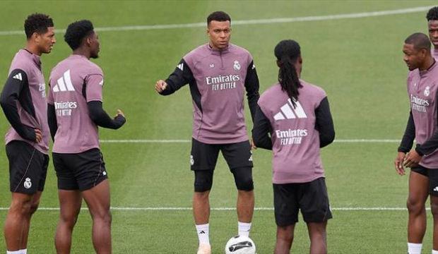 Mbappe'den herkesi şok eden hareket! Dakikalar i&ccedil;inde terk etti